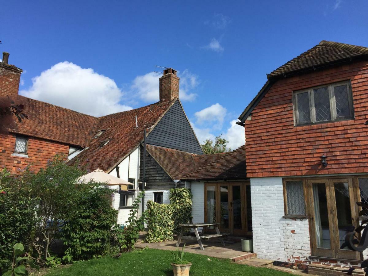 Hurst Hill Dunsfold Exterior photo